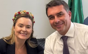 Cotada a vice de Flávio Bolsonaro, Júlia Zanatta diz que seu nome 'empolga a militância'