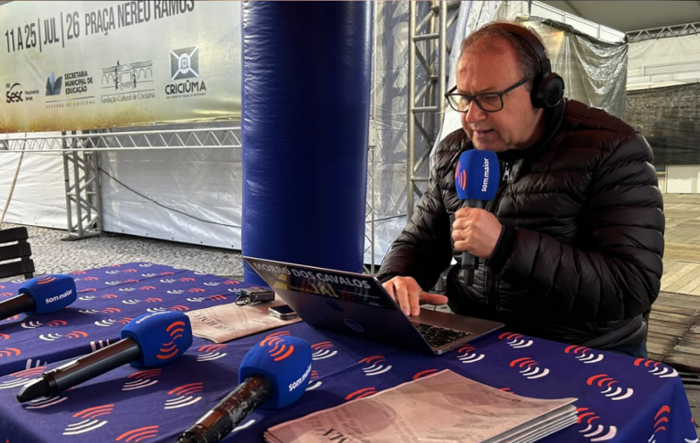 Programa Adelor Lessa é transmitido ao vivo da 19ª Feira do Livro de Criciúma 