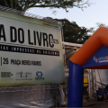 Feira do Livro reforça incentivo à leitura com vale-livro para estudantes e projetos de alfabetização em Criciúma