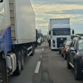Bloqueio na Ponte Anita Garibaldi gera 5 km de filas na BR-101