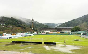Chuvas alagam gramado do Sesi e adiam Blumenau x Hercílio Luz 