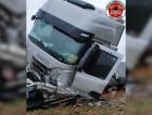 Colisão frontal entre carro e carreta deixa cinco mortos em SC