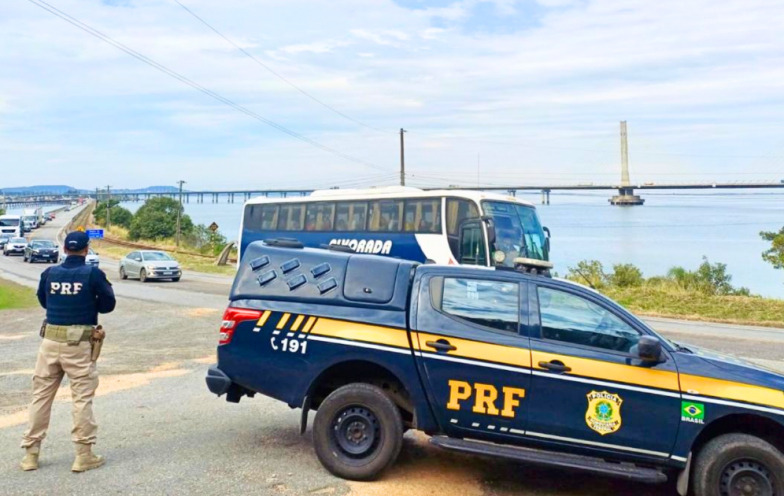 Bloqueio na Ponte Anita Garibaldi gera 3 km de filas na BR-101 