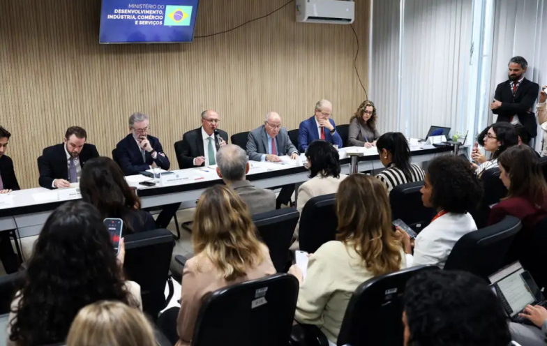 Governo anuncia medidas para reduzir impactos do novo tarifaço dos Estados Unidos