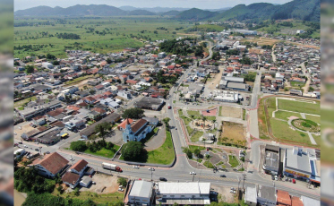 Cidade de colonização belga de SC abre concurso público com salários de até R$ 21 mil