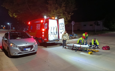 Colisão entre carro e moto deixa mulher gravemente ferida em Jaguaruna