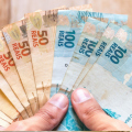 Governo amplia Desenrola com crédito para quem mantém as contas em dia