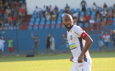 Zagueiro e meia, novidades na volta do Criciúma