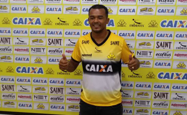 Zé Carlos é apresentado e promete fazer 20 gols na temporada (ÁUDIO)