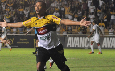 Ex-atacante do Criciúma, Zé Carlos é preso por dever mais de R$ 26 mil em pensão alimentícia