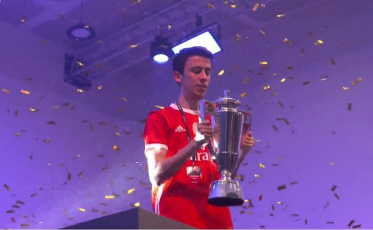 Gaúcho conquista torneio de FIFA 20 em Paris e leva prêmio de mais de R$200 mil