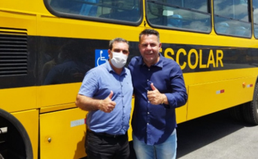 Prefeito de Santa Rosa do Sul recebe novo ônibus do governo do Estado