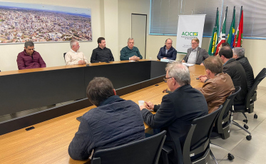 Sebrae/SC apresenta ações desenvolvidas no Sul do estado em reunião na Acic