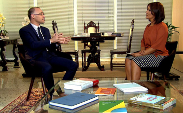 Retomar dinheiro de corrupto funciona mais que prisão, diz AGU