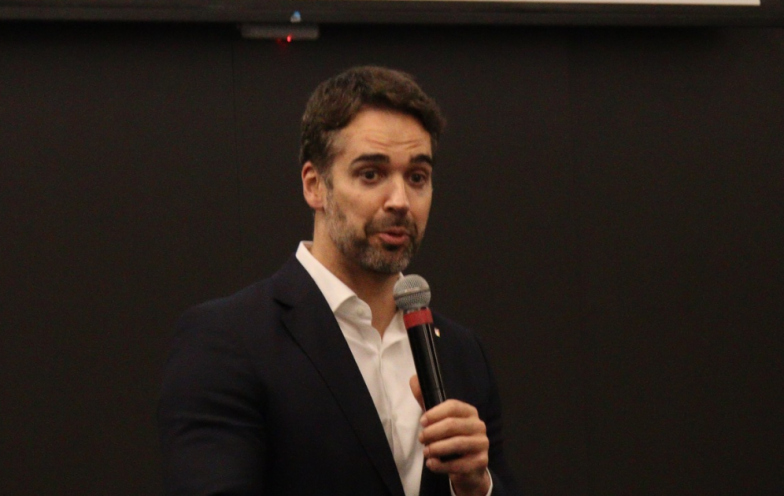 Eduardo Leite defende união entre SC e RS para enfrentar desafios econômicos e climáticos