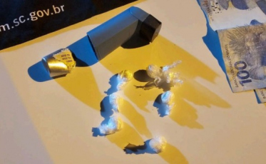 Homem é preso com cocaína escondida em aparelho de asma