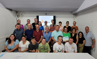 Apae de Cocal do Sul empossa nova diretoria e autodefensores 