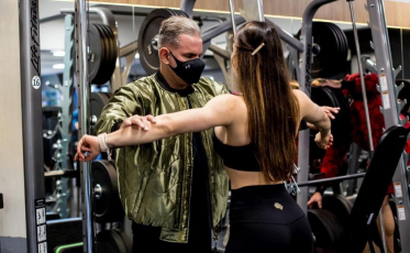 Academia do Mampituba recebe atleta considerada referência mundial no fisiculturismo