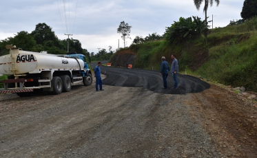 Avança a pavimentação rumo à barragem