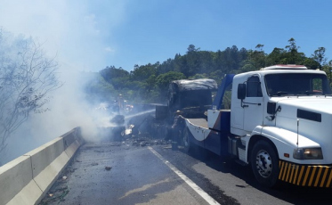 Acidente fecha BR 101 no sentido sul