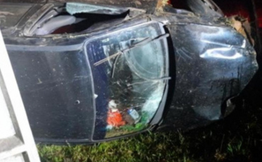 Ladrão foge com carro furtado, atropela cavalo e morre após capotamento em SC