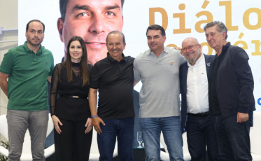 Fecomércio entrega pauta a Flávio Bolsonaro e alerta para impacto do fim da escala 6x1 em SC