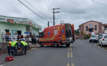 Treze de Maio: batida entre carro e moto deixa motociclista ferido
