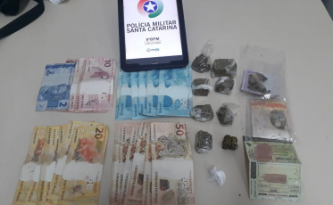 Homem é preso por tráfico de drogas na Praça do Congresso