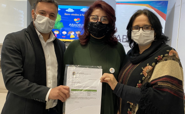 Durante visita de Damares, deputado anuncia R$ 150 mil para Abadeus