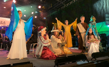Clima natalino invade Praça do Congresso