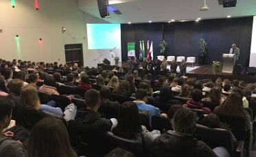 Professores, alunos e convidados iniciam Jornada Acadêmica de Odontologia