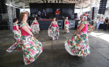 Agrobaile da Terceira Idade reúne 500 pessoas