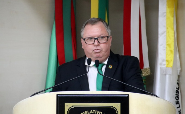 Câmara transfere votação de projeto sobre processos seletivos