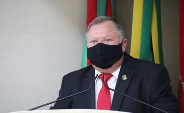 Vereador critica contratação de R$ 480 mil para reparos