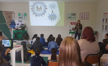 Estudantes recebem orientações sobre o aedes aegypti