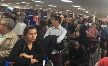 Uma noite tumultuada no aeroporto de Florianópolis