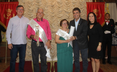 Reis e Rainhas dos Grupos dos Idosos são apresentados em baile
