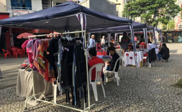 Praça recebe vendas de artesanato do projeto “Mãos Unidas”