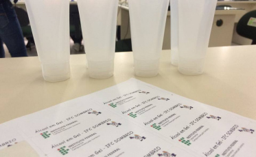 Alunos e servidores do IFC produzem álcool gel 