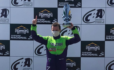 Criciumense arranca na frente no Brasileiro de Automobilismo