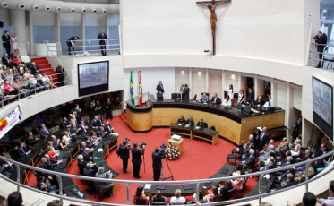 Sexta-feira tem posse dos deputados na Alesc