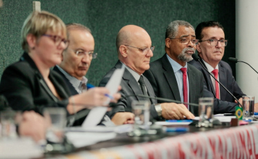 Parlamentares debatem financiamento da educação em encontro na Alesc
