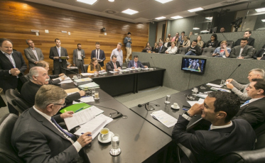 CCJ arquiva projeto que proibia testes e instalação do 5G no estado