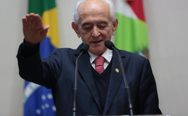 Mandatos cassados no regime militar são restituídos pela Alesc