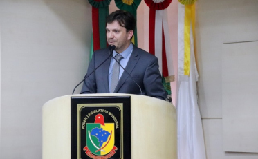 Vereador volta com críticas para a saúde