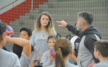 Alunos visitam Ginásio Municipal e participam de recreação