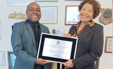 Primeira vice-reitora negra é homenageada em Criciúma