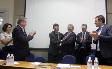 Salvaro toma posse na presidência da AMREC