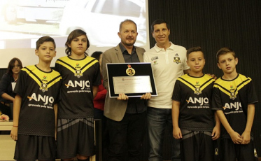 Anjos do Futsal recebe Prêmio Medalha Zilda Arns