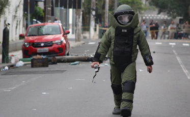 Trabalho minucioso de desativação das bombas